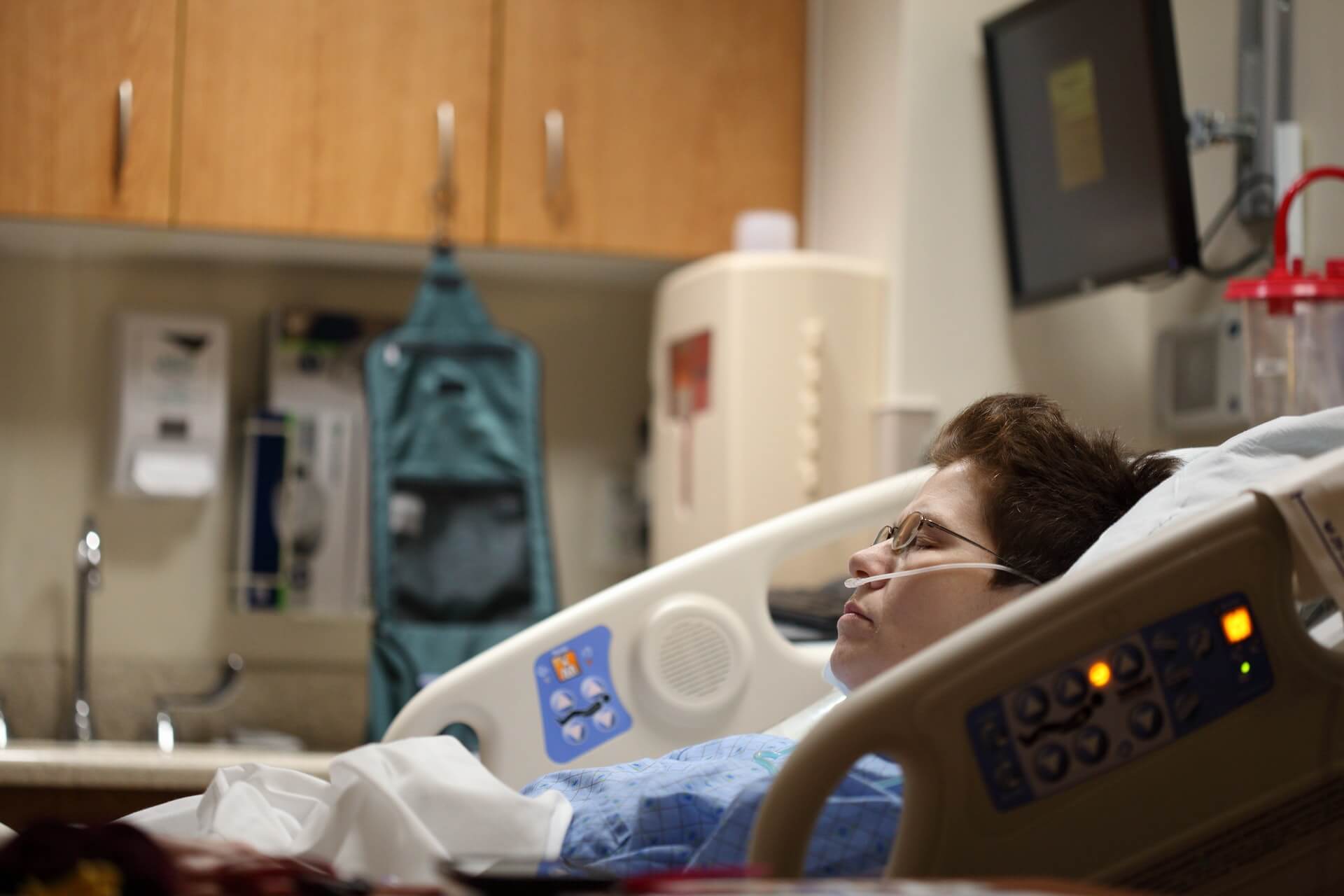 A man with sleep apnea conducting a sleep testing. Consult primary care for sleep apnea with Side Health.